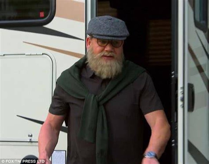 Gordon Ramsay wears a fake beard and glasses for 24 Hours To Hell Daily Mail Online