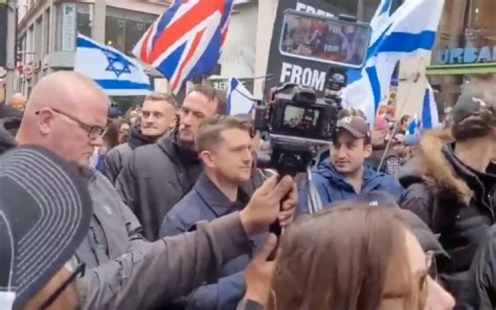 Lord Mann Tommy Robinson must be 'excluded at all times' from communal