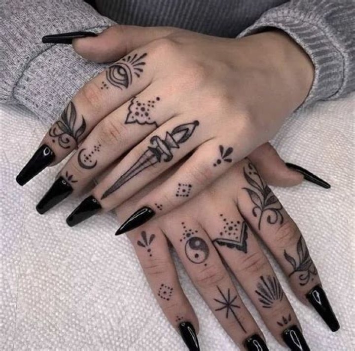 Top 73 Best Hand Tattoos for Women [2021 Inspiration Guide]