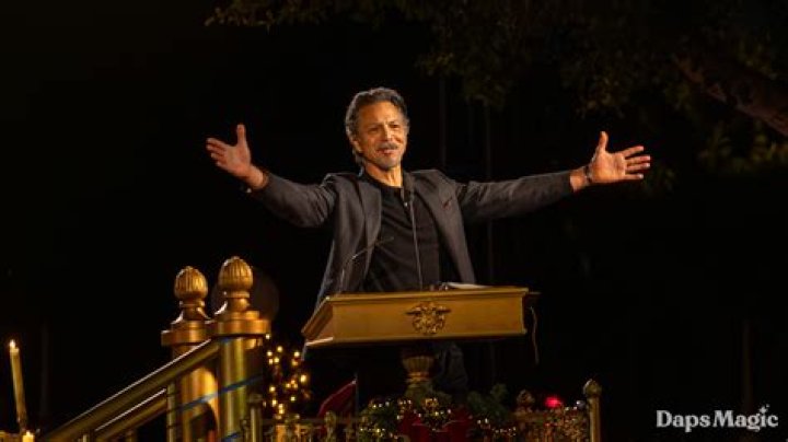 Video Benjamin Bratt says 'Coco' shows the 'beauty that exists within the Latino culture' ABC News
